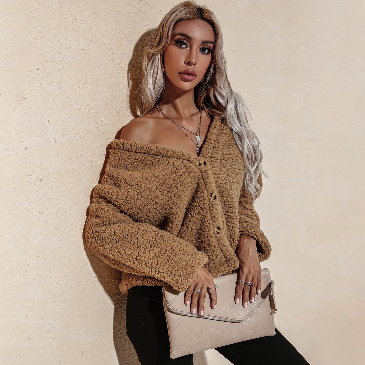 Veste Col V Femme – Confort et Tendanc